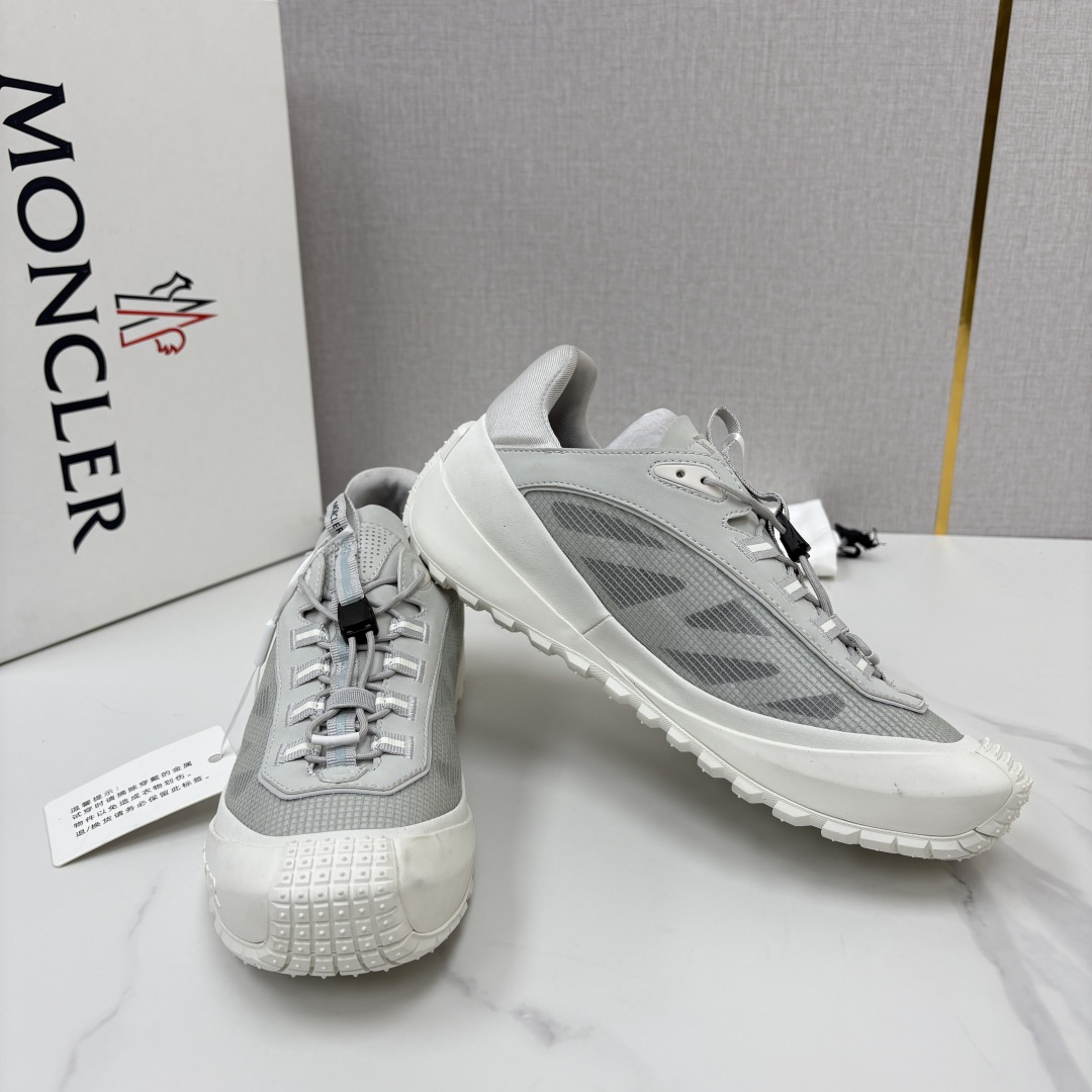💋💍Moncle*   蒙-口   新品上新  男士运动鞋   官方 此款套穿式运动鞋的灵感源自品牌DNA，加衬元素源自