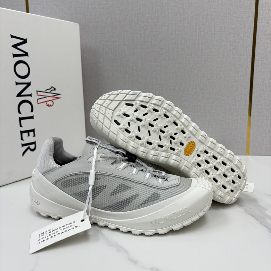 💋💍Moncle*   蒙-口   新品上新  男士运动鞋   官方 此款套穿式运动鞋的灵感源自品牌DNA，加衬元素源自