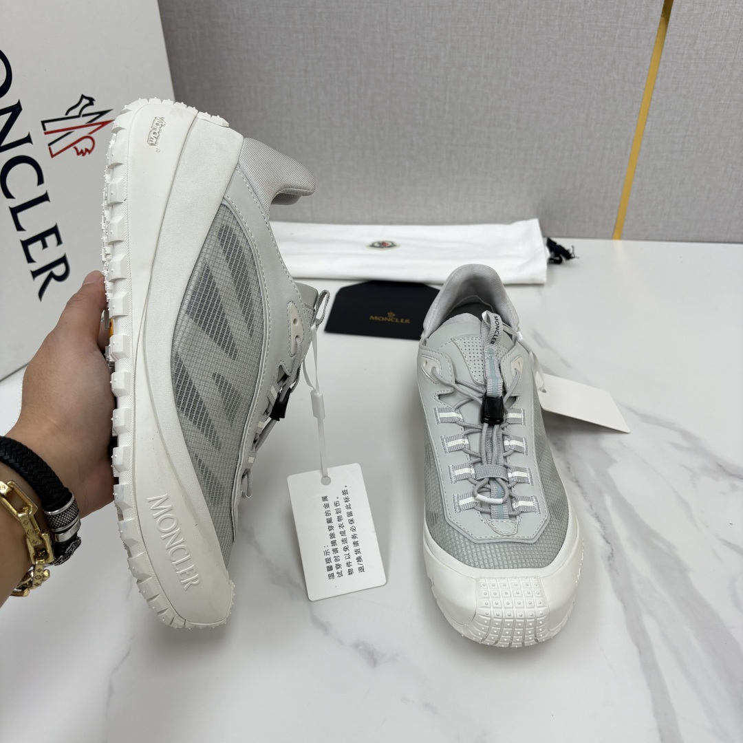 💋💍Moncle*   蒙-口   新品上新  男士运动鞋   官方 此款套穿式运动鞋的灵感源自品牌DNA，加衬元素源自