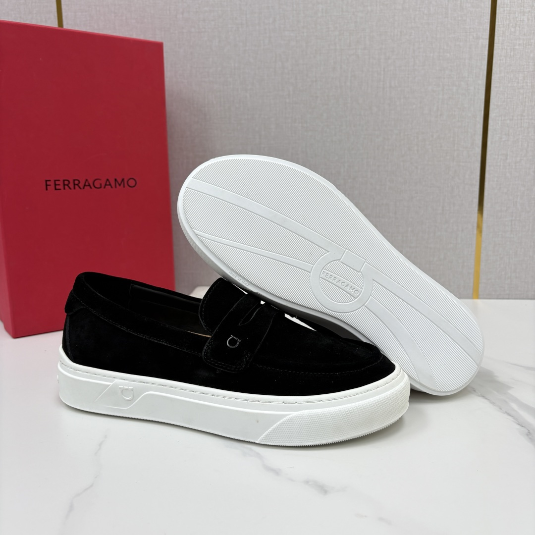 💋💍SF 菲拉～ 新款异型嵌饰休闲鞋乐福鞋   官方 6,780    这款休闲乐福鞋风格低调，简约纯色横杠设计搭配  