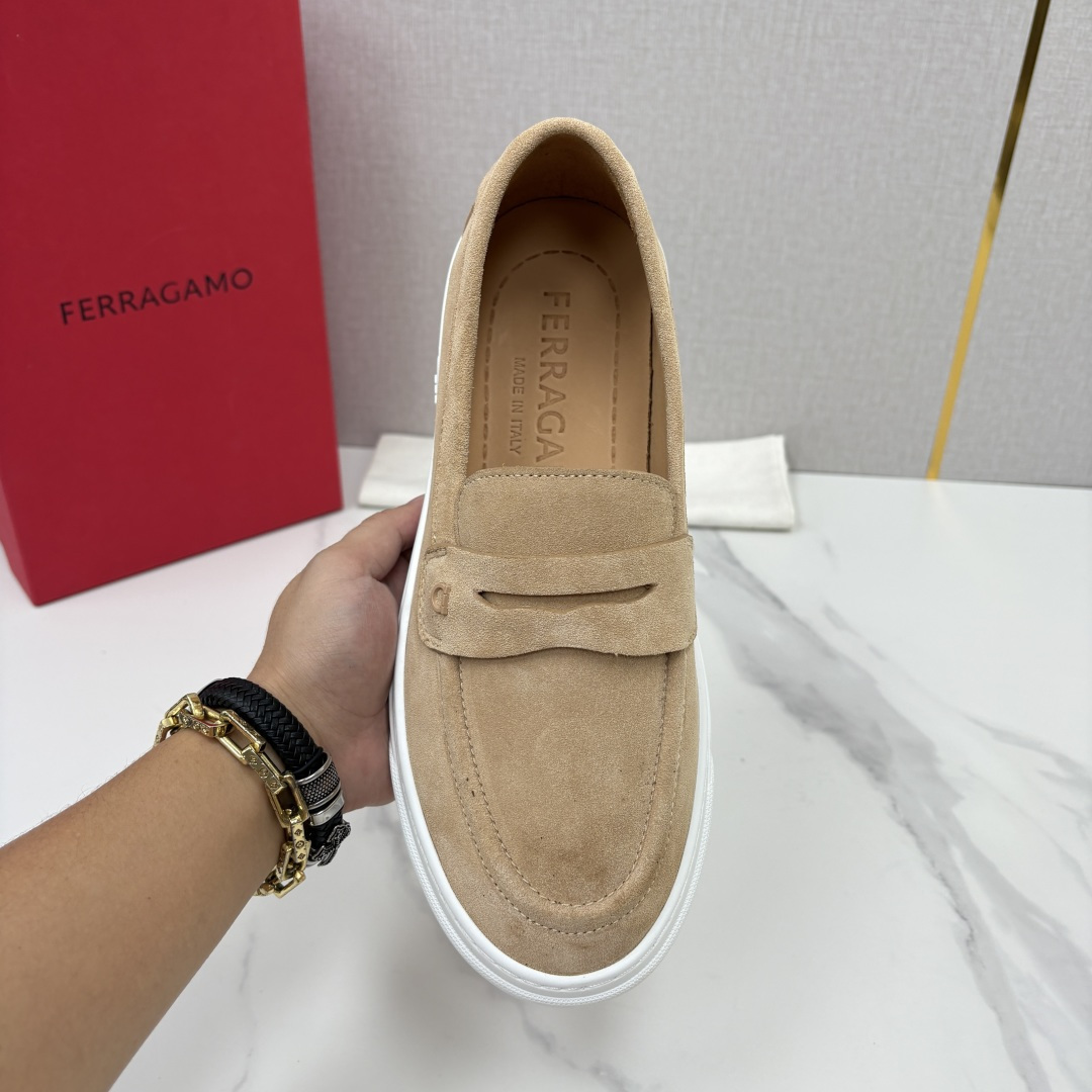 💋💍SF 菲拉~ 新款异型嵌饰休闲鞋乐福鞋 官方 6,780 这款休闲乐福鞋风格低调,简约纯色横杠设计搭配 💋💍SF 菲拉~ 新款异型嵌饰休闲鞋乐福鞋 官方 6,780 这款休闲乐福鞋风格低调,简约纯色横杠设计搭配