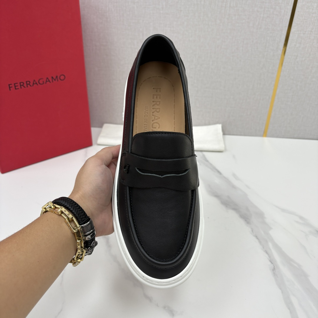 💋💍SF 菲拉~ 新款异型嵌饰休闲鞋乐福鞋 官方 6,780 这款休闲乐福鞋风格低调,简约纯色横杠设计搭配 💋💍SF 菲拉~ 新款异型嵌饰休闲鞋乐福鞋 官方 6,780 这款休闲乐福鞋风格低调,简约纯色横杠设计搭配