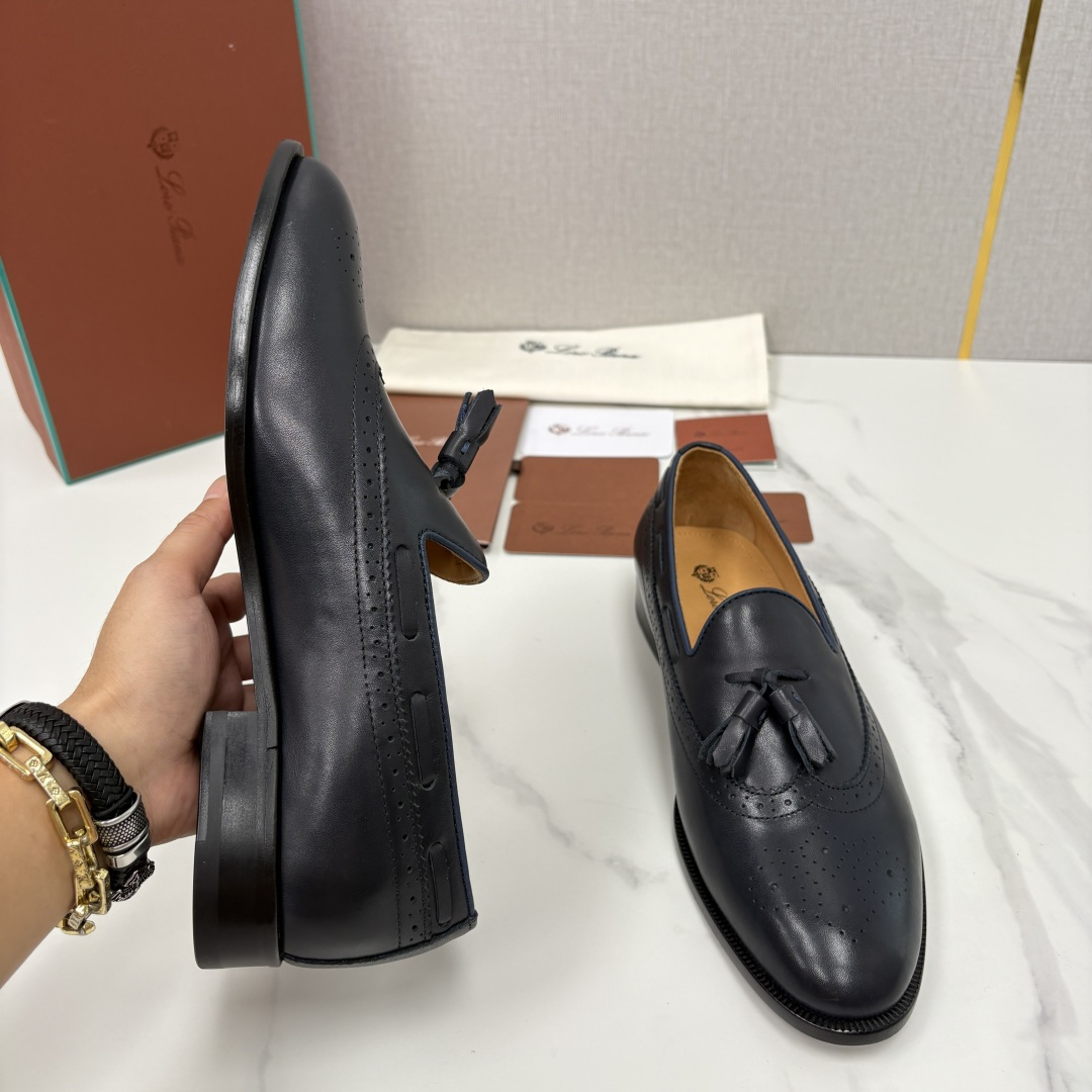 💋💍LP家新品 Loro Pian* 诺悠*翩雅 休闲一脚蹬乐福皮鞋鞋 选用牛皮磨砂牛皮打造 独特的质感 💋💍LP家新品 Loro Pian* 诺悠*翩雅 休闲一脚蹬乐福皮鞋鞋 选用牛皮磨砂牛皮打造 独特的质感