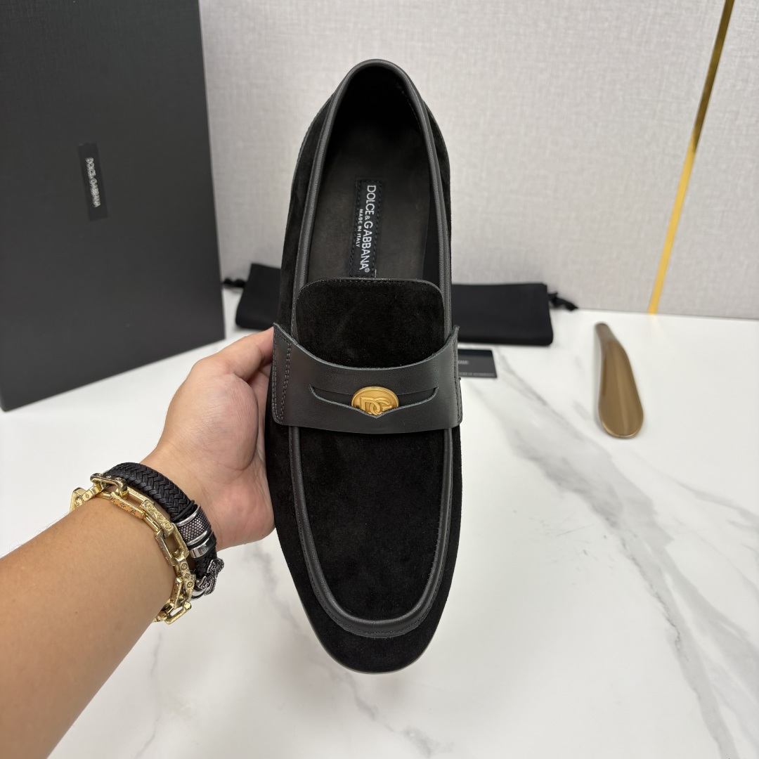 💋💍D&G 杜嘉-班纳 Dolce&Gabban* 莫卡辛便鞋 男士乐福鞋皮鞋 以全新版本创意呈现。D G金属英文 💋💍D&G 杜嘉-班纳 Dolce&Gabban* 莫卡辛便鞋 男士乐福鞋皮鞋 以全新版本创意呈现。D G金属英文