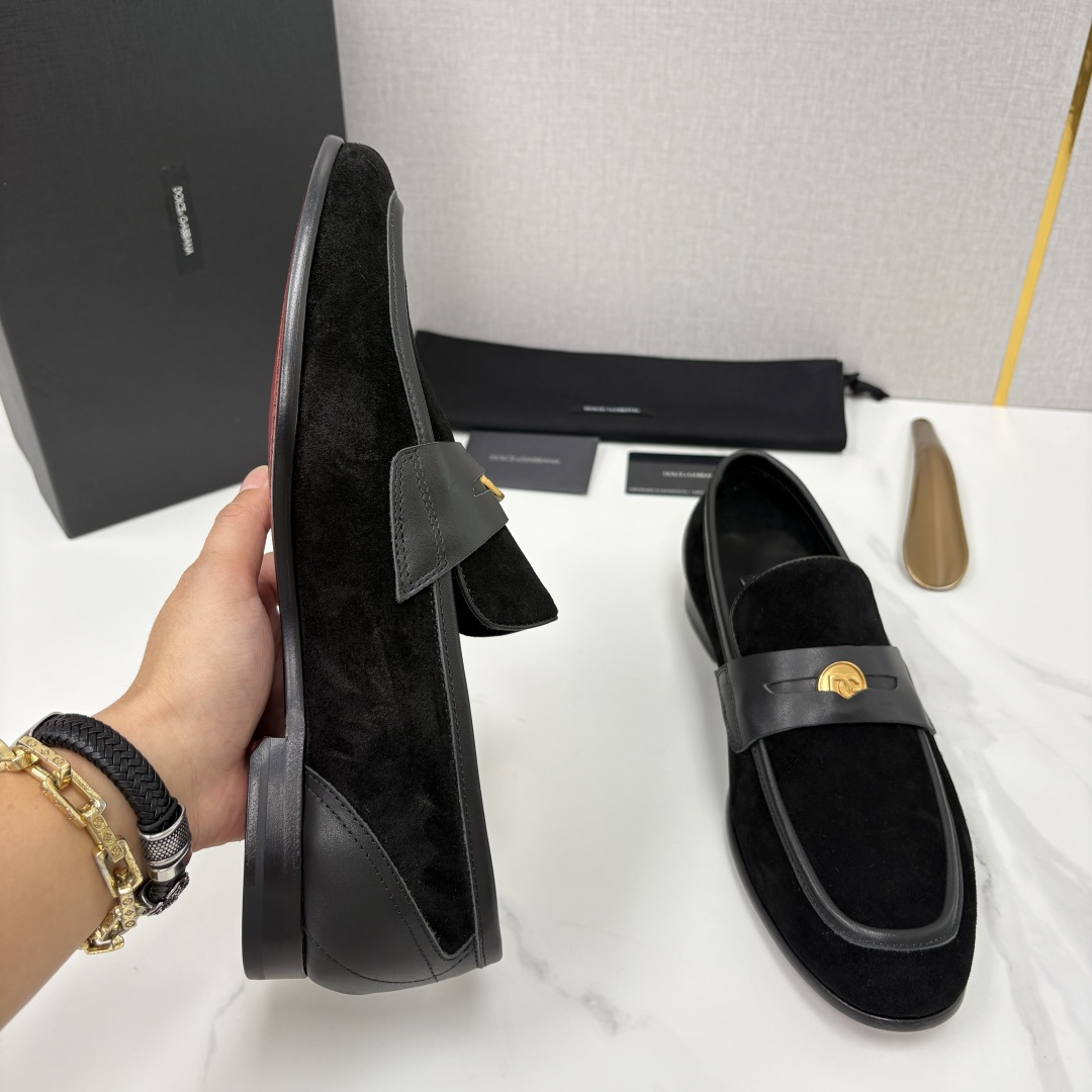 💋💍D&G 杜嘉-班纳 Dolce&Gabban* 莫卡辛便鞋 男士乐福鞋皮鞋 以全新版本创意呈现。D G金属英文 💋💍D&G 杜嘉-班纳 Dolce&Gabban* 莫卡辛便鞋 男士乐福鞋皮鞋 以全新版本创意呈现。D G金属英文