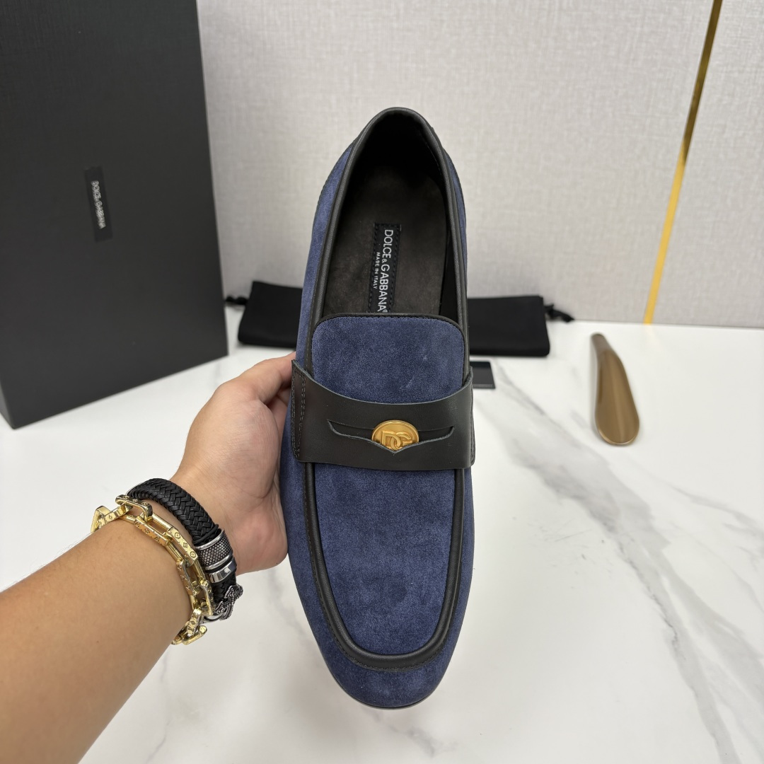💋💍D&G 杜嘉-班纳 Dolce&Gabban* 莫卡辛便鞋 男士乐福鞋皮鞋 以全新版本创意呈现。D G金属英文 💋💍D&G 杜嘉-班纳 Dolce&Gabban* 莫卡辛便鞋 男士乐福鞋皮鞋 以全新版本创意呈现。D G金属英文
