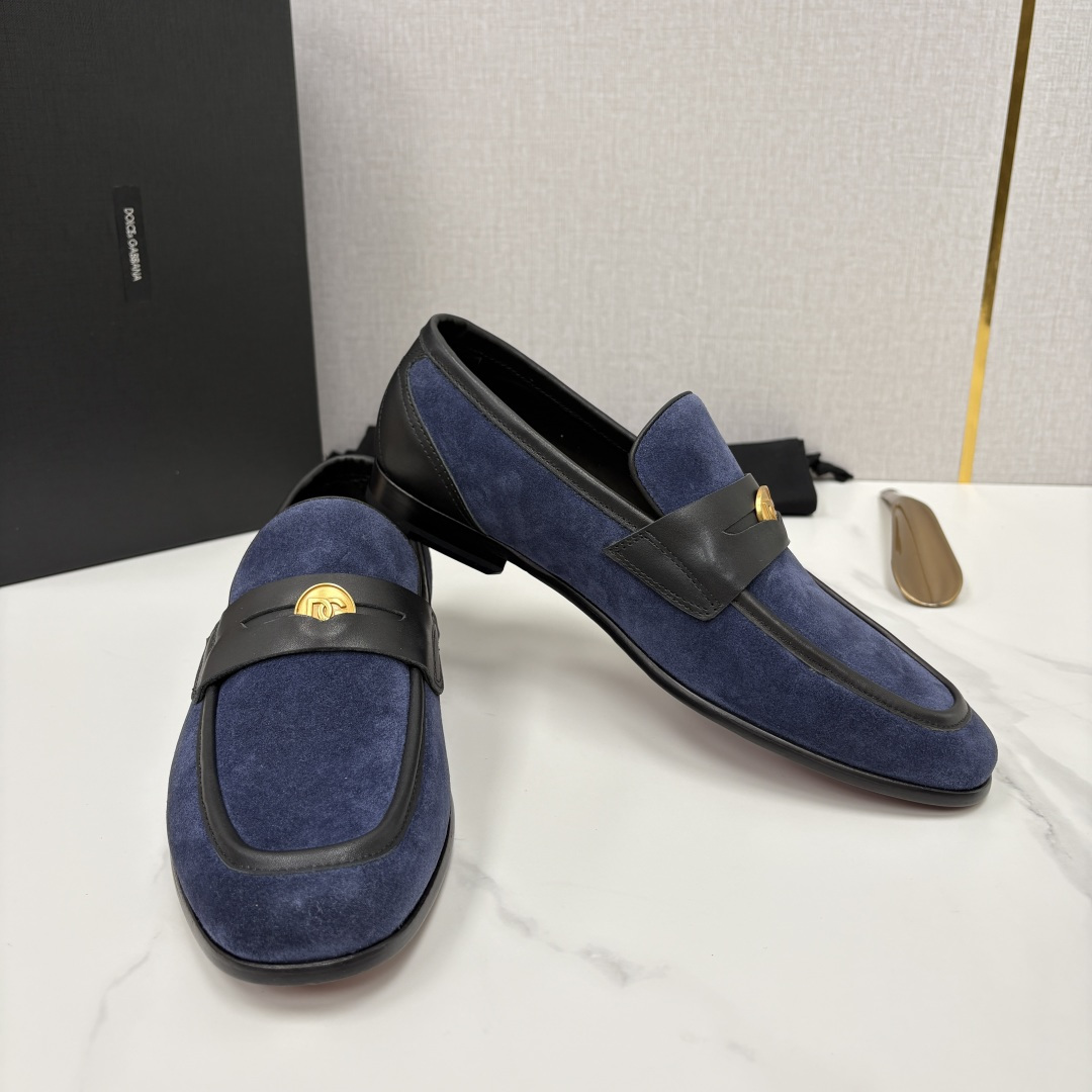 💋💍D&G 杜嘉-班纳 Dolce&Gabban* 莫卡辛便鞋 男士乐福鞋皮鞋 以全新版本创意呈现。D G金属英文 💋💍D&G 杜嘉-班纳 Dolce&Gabban* 莫卡辛便鞋 男士乐福鞋皮鞋 以全新版本创意呈现。D G金属英文
