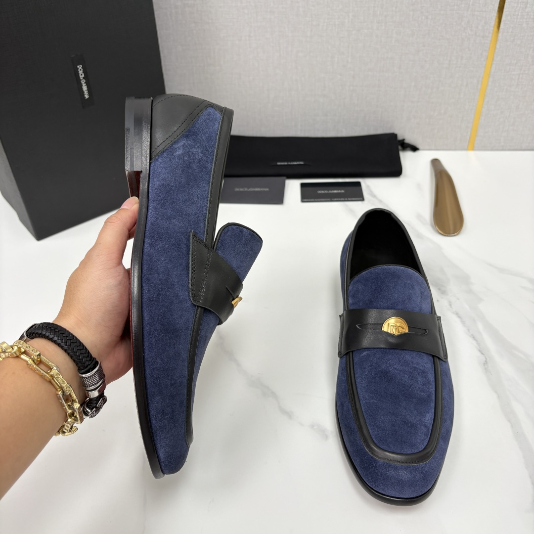💋💍D&G 杜嘉-班纳 Dolce&Gabban* 莫卡辛便鞋 男士乐福鞋皮鞋 以全新版本创意呈现。D G金属英文 💋💍D&G 杜嘉-班纳 Dolce&Gabban* 莫卡辛便鞋 男士乐福鞋皮鞋 以全新版本创意呈现。D G金属英文