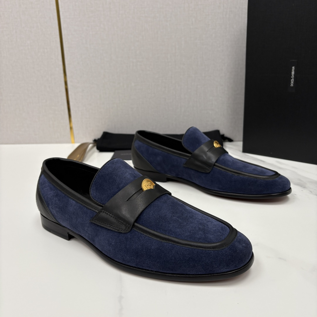 💋💍D&G 杜嘉-班纳 Dolce&Gabban* 莫卡辛便鞋 男士乐福鞋皮鞋 以全新版本创意呈现。D G金属英文 💋💍D&G 杜嘉-班纳 Dolce&Gabban* 莫卡辛便鞋 男士乐福鞋皮鞋 以全新版本创意呈现。D G金属英文