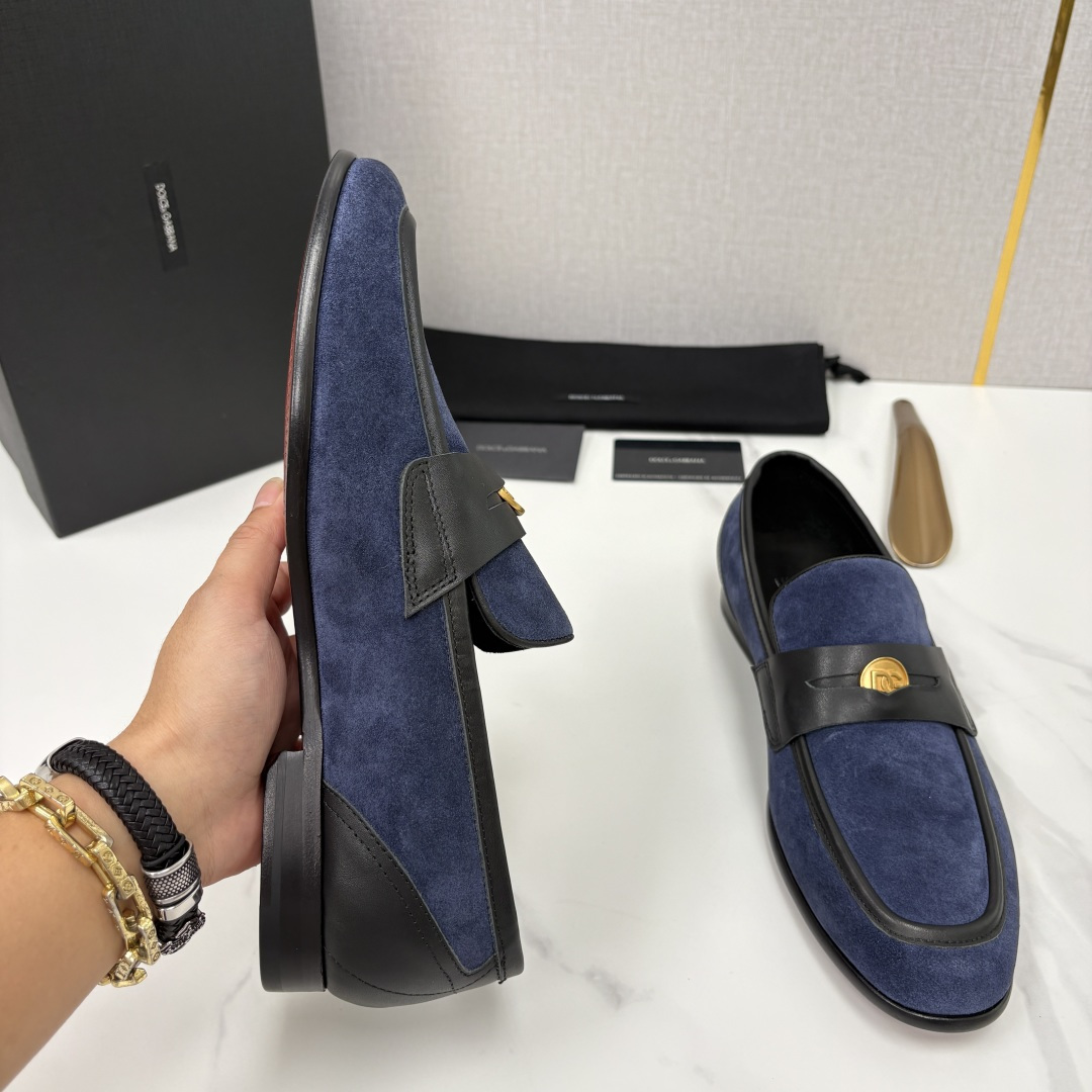 💋💍D&G 杜嘉-班纳 Dolce&Gabban* 莫卡辛便鞋 男士乐福鞋皮鞋 以全新版本创意呈现。D G金属英文 💋💍D&G 杜嘉-班纳 Dolce&Gabban* 莫卡辛便鞋 男士乐福鞋皮鞋 以全新版本创意呈现。D G金属英文