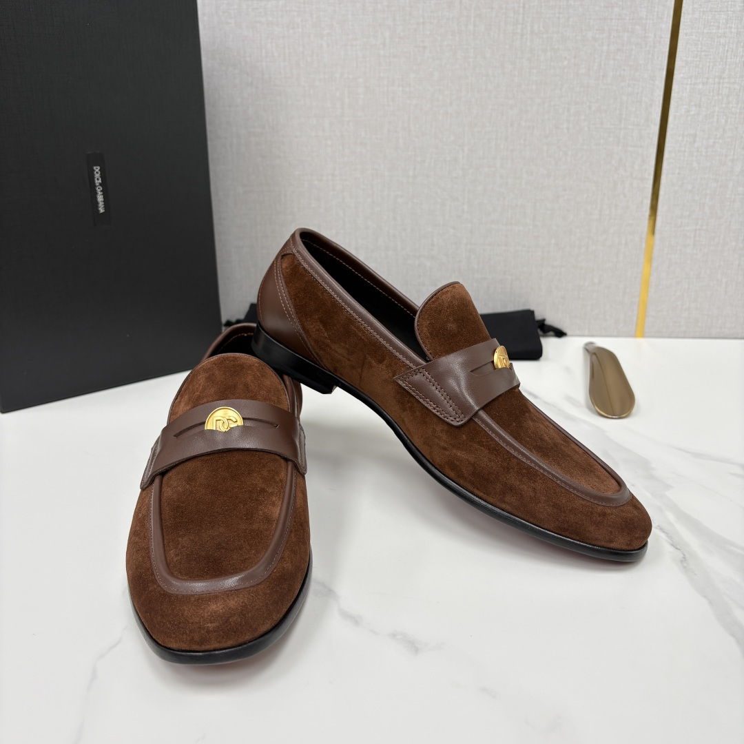 💋💍D&G 杜嘉-班纳 Dolce&Gabban* 莫卡辛便鞋 男士乐福鞋皮鞋 以全新版本创意呈现。D G金属英文 💋💍D&G 杜嘉-班纳 Dolce&Gabban* 莫卡辛便鞋 男士乐福鞋皮鞋 以全新版本创意呈现。D G金属英文