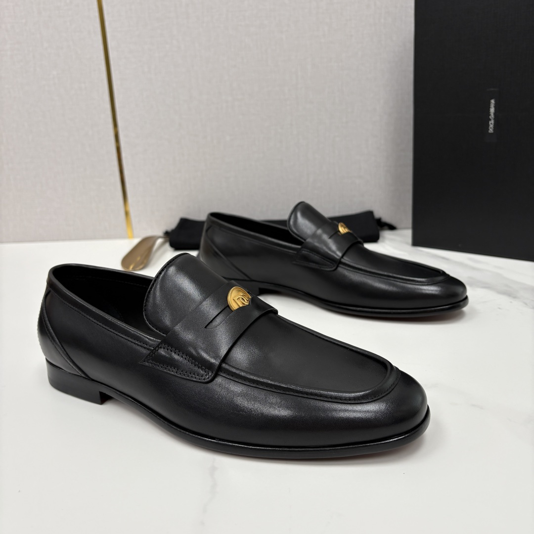 💋💍D&G 杜嘉-班纳 Dolce&Gabban* 莫卡辛便鞋 男士乐福鞋皮鞋 以全新版本创意呈现。D G金属英文 💋💍D&G 杜嘉-班纳 Dolce&Gabban* 莫卡辛便鞋 男士乐福鞋皮鞋 以全新版本创意呈现。D G金属英文
