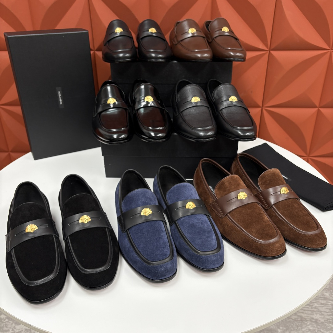 💋💍D&G 杜嘉-班纳 Dolce&Gabban* 莫卡辛便鞋 男士乐福鞋皮鞋 以全新版本创意呈现。D G金属英文 💋💍D&G 杜嘉-班纳 Dolce&Gabban* 莫卡辛便鞋 男士乐福鞋皮鞋 以全新版本创意呈现。D G金属英文