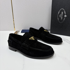 💋💍P家新品 Prad* 普拉-达 新款Saffiano系列男士乐福鞋皮鞋 以开边珠雾面皮、小牛皮、反毛皮为鞋面 💋💍P家新品 Prad* 普拉-达 新款Saffiano系列男士乐福鞋皮鞋 以开边珠雾面皮、小牛皮、反毛皮为鞋面