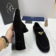 💋💍P家新品 Prad* 普拉-达 新款Saffiano系列男士乐福鞋皮鞋 以开边珠雾面皮、小牛皮、反毛皮为鞋面 💋💍P家新品 Prad* 普拉-达 新款Saffiano系列男士乐福鞋皮鞋 以开边珠雾面皮、小牛皮、反毛皮为鞋面