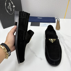 💋💍P家新品 Prad* 普拉-达 新款Saffiano系列男士乐福鞋皮鞋 以开边珠雾面皮、小牛皮、反毛皮为鞋面 💋💍P家新品 Prad* 普拉-达 新款Saffiano系列男士乐福鞋皮鞋 以开边珠雾面皮、小牛皮、反毛皮为鞋面