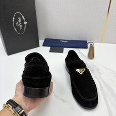 💋💍P家新品 Prad* 普拉-达 新款Saffiano系列男士乐福鞋皮鞋 以开边珠雾面皮、小牛皮、反毛皮为鞋面 💋💍P家新品 Prad* 普拉-达 新款Saffiano系列男士乐福鞋皮鞋 以开边珠雾面皮、小牛皮、反毛皮为鞋面
