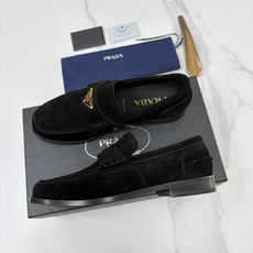 💋💍P家新品 Prad* 普拉-达 新款Saffiano系列男士乐福鞋皮鞋 以开边珠雾面皮、小牛皮、反毛皮为鞋面 💋💍P家新品 Prad* 普拉-达 新款Saffiano系列男士乐福鞋皮鞋 以开边珠雾面皮、小牛皮、反毛皮为鞋面
