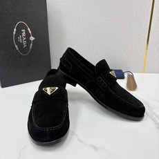 💋💍P家新品 Prad* 普拉-达 新款Saffiano系列男士乐福鞋皮鞋 以开边珠雾面皮、小牛皮、反毛皮为鞋面 💋💍P家新品 Prad* 普拉-达 新款Saffiano系列男士乐福鞋皮鞋 以开边珠雾面皮、小牛皮、反毛皮为鞋面