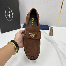 💋💍P家新品 Prad* 普拉-达 新款Saffiano系列男士乐福鞋皮鞋 以开边珠雾面皮、小牛皮、反毛皮为鞋面 💋💍P家新品 Prad* 普拉-达 新款Saffiano系列男士乐福鞋皮鞋 以开边珠雾面皮、小牛皮、反毛皮为鞋面