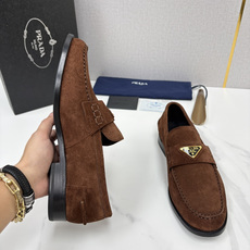 💋💍P家新品 Prad* 普拉-达 新款Saffiano系列男士乐福鞋皮鞋 以开边珠雾面皮、小牛皮、反毛皮为鞋面 💋💍P家新品 Prad* 普拉-达 新款Saffiano系列男士乐福鞋皮鞋 以开边珠雾面皮、小牛皮、反毛皮为鞋面