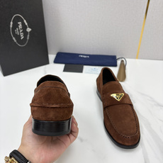 💋💍P家新品 Prad* 普拉-达 新款Saffiano系列男士乐福鞋皮鞋 以开边珠雾面皮、小牛皮、反毛皮为鞋面 💋💍P家新品 Prad* 普拉-达 新款Saffiano系列男士乐福鞋皮鞋 以开边珠雾面皮、小牛皮、反毛皮为鞋面
