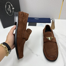 💋💍P家新品 Prad* 普拉-达 新款Saffiano系列男士乐福鞋皮鞋 以开边珠雾面皮、小牛皮、反毛皮为鞋面 💋💍P家新品 Prad* 普拉-达 新款Saffiano系列男士乐福鞋皮鞋 以开边珠雾面皮、小牛皮、反毛皮为鞋面