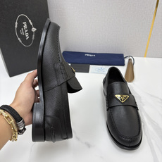 💋💍P家新品 Prad* 普拉-达 新款Saffiano系列男士乐福鞋皮鞋 以开边珠雾面皮、小牛皮、反毛皮为鞋面 💋💍P家新品 Prad* 普拉-达 新款Saffiano系列男士乐福鞋皮鞋 以开边珠雾面皮、小牛皮、反毛皮为鞋面