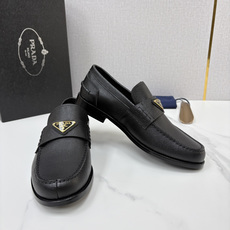 💋💍P家新品 Prad* 普拉-达 新款Saffiano系列男士乐福鞋皮鞋 以开边珠雾面皮、小牛皮、反毛皮为鞋面 💋💍P家新品 Prad* 普拉-达 新款Saffiano系列男士乐福鞋皮鞋 以开边珠雾面皮、小牛皮、反毛皮为鞋面