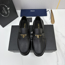💋💍P家新品 Prad* 普拉-达 新款Saffiano系列男士乐福鞋皮鞋 以开边珠雾面皮、小牛皮、反毛皮为鞋面 💋💍P家新品 Prad* 普拉-达 新款Saffiano系列男士乐福鞋皮鞋 以开边珠雾面皮、小牛皮、反毛皮为鞋面