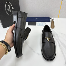 💋💍P家新品 Prad* 普拉-达 新款Saffiano系列男士乐福鞋皮鞋 以开边珠雾面皮、小牛皮、反毛皮为鞋面 💋💍P家新品 Prad* 普拉-达 新款Saffiano系列男士乐福鞋皮鞋 以开边珠雾面皮、小牛皮、反毛皮为鞋面