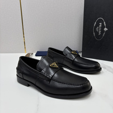 💋💍P家新品 Prad* 普拉-达 新款Saffiano系列男士乐福鞋皮鞋 以开边珠雾面皮、小牛皮、反毛皮为鞋面 💋💍P家新品 Prad* 普拉-达 新款Saffiano系列男士乐福鞋皮鞋 以开边珠雾面皮、小牛皮、反毛皮为鞋面