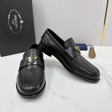 💋💍P家新品 Prad* 普拉-达 新款Saffiano系列男士乐福鞋皮鞋 以开边珠雾面皮、小牛皮、反毛皮为鞋面 💋💍P家新品 Prad* 普拉-达 新款Saffiano系列男士乐福鞋皮鞋 以开边珠雾面皮、小牛皮、反毛皮为鞋面