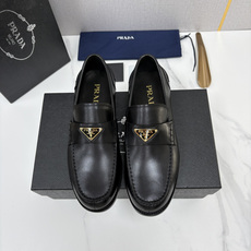 💋💍P家新品 Prad* 普拉-达 新款Saffiano系列男士乐福鞋皮鞋 以开边珠雾面皮、小牛皮、反毛皮为鞋面 💋💍P家新品 Prad* 普拉-达 新款Saffiano系列男士乐福鞋皮鞋 以开边珠雾面皮、小牛皮、反毛皮为鞋面