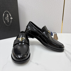 💋💍P家新品 Prad* 普拉-达 新款Saffiano系列男士乐福鞋皮鞋 以开边珠雾面皮、小牛皮、反毛皮为鞋面 💋💍P家新品 Prad* 普拉-达 新款Saffiano系列男士乐福鞋皮鞋 以开边珠雾面皮、小牛皮、反毛皮为鞋面