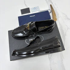 💋💍P家新品 Prad* 普拉-达 新款Saffiano系列男士乐福鞋皮鞋 以开边珠雾面皮、小牛皮、反毛皮为鞋面 💋💍P家新品 Prad* 普拉-达 新款Saffiano系列男士乐福鞋皮鞋 以开边珠雾面皮、小牛皮、反毛皮为鞋面