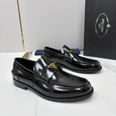 💋💍P家新品 Prad* 普拉-达 新款Saffiano系列男士乐福鞋皮鞋 以开边珠雾面皮、小牛皮、反毛皮为鞋面 💋💍P家新品 Prad* 普拉-达 新款Saffiano系列男士乐福鞋皮鞋 以开边珠雾面皮、小牛皮、反毛皮为鞋面