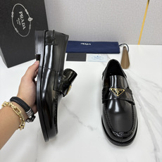 💋💍P家新品 Prad* 普拉-达 新款Saffiano系列男士乐福鞋皮鞋 以开边珠雾面皮、小牛皮、反毛皮为鞋面 💋💍P家新品 Prad* 普拉-达 新款Saffiano系列男士乐福鞋皮鞋 以开边珠雾面皮、小牛皮、反毛皮为鞋面