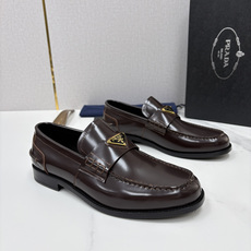 💋💍P家新品 Prad* 普拉-达 新款Saffiano系列男士乐福鞋皮鞋 以开边珠雾面皮、小牛皮、反毛皮为鞋面 💋💍P家新品 Prad* 普拉-达 新款Saffiano系列男士乐福鞋皮鞋 以开边珠雾面皮、小牛皮、反毛皮为鞋面