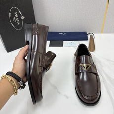 💋💍P家新品 Prad* 普拉-达 新款Saffiano系列男士乐福鞋皮鞋 以开边珠雾面皮、小牛皮、反毛皮为鞋面 💋💍P家新品 Prad* 普拉-达 新款Saffiano系列男士乐福鞋皮鞋 以开边珠雾面皮、小牛皮、反毛皮为鞋面