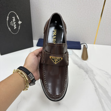 💋💍P家新品 Prad* 普拉-达 新款Saffiano系列男士乐福鞋皮鞋 以开边珠雾面皮、小牛皮、反毛皮为鞋面 💋💍P家新品 Prad* 普拉-达 新款Saffiano系列男士乐福鞋皮鞋 以开边珠雾面皮、小牛皮、反毛皮为鞋面