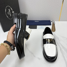 💋💍P家新品 Prad* 普拉-达 新款Saffiano系列男士乐福鞋皮鞋 以开边珠雾面皮、小牛皮、反毛皮为鞋面 💋💍P家新品 Prad* 普拉-达 新款Saffiano系列男士乐福鞋皮鞋 以开边珠雾面皮、小牛皮、反毛皮为鞋面