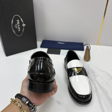💋💍P家新品 Prad* 普拉-达 新款Saffiano系列男士乐福鞋皮鞋 以开边珠雾面皮、小牛皮、反毛皮为鞋面 💋💍P家新品 Prad* 普拉-达 新款Saffiano系列男士乐福鞋皮鞋 以开边珠雾面皮、小牛皮、反毛皮为鞋面