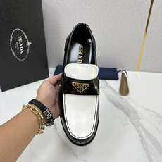 💋💍P家新品 Prad* 普拉-达 新款Saffiano系列男士乐福鞋皮鞋 以开边珠雾面皮、小牛皮、反毛皮为鞋面 💋💍P家新品 Prad* 普拉-达 新款Saffiano系列男士乐福鞋皮鞋 以开边珠雾面皮、小牛皮、反毛皮为鞋面