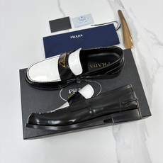 💋💍P家新品 Prad* 普拉-达 新款Saffiano系列男士乐福鞋皮鞋 以开边珠雾面皮、小牛皮、反毛皮为鞋面 💋💍P家新品 Prad* 普拉-达 新款Saffiano系列男士乐福鞋皮鞋 以开边珠雾面皮、小牛皮、反毛皮为鞋面