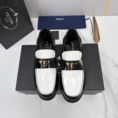 💋💍P家新品 Prad* 普拉-达 新款Saffiano系列男士乐福鞋皮鞋 以开边珠雾面皮、小牛皮、反毛皮为鞋面 💋💍P家新品 Prad* 普拉-达 新款Saffiano系列男士乐福鞋皮鞋 以开边珠雾面皮、小牛皮、反毛皮为鞋面