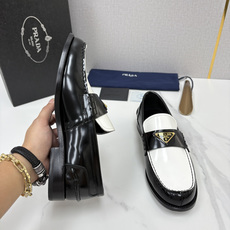 💋💍P家新品 Prad* 普拉-达 新款Saffiano系列男士乐福鞋皮鞋 以开边珠雾面皮、小牛皮、反毛皮为鞋面 💋💍P家新品 Prad* 普拉-达 新款Saffiano系列男士乐福鞋皮鞋 以开边珠雾面皮、小牛皮、反毛皮为鞋面