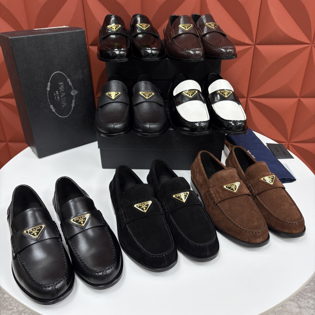 💋💍P家新品 Prad* 普拉-达 新款Saffiano系列男士乐福鞋皮鞋 以开边珠雾面皮、小牛皮、反毛皮为鞋面 💋💍P家新品 Prad* 普拉-达 新款Saffiano系列男士乐福鞋皮鞋 以开边珠雾面皮、小牛皮、反毛皮为鞋面