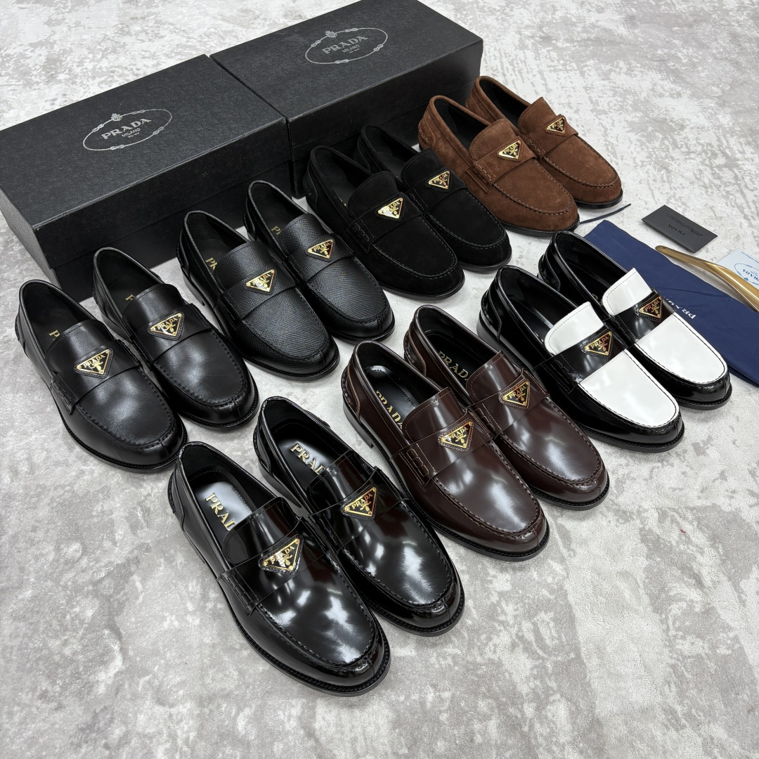💋💍P家新品 Prad* 普拉-达 新款Saffiano系列男士乐福鞋皮鞋 以开边珠雾面皮、小牛皮、反毛皮为鞋面 💋💍P家新品 Prad* 普拉-达 新款Saffiano系列男士乐福鞋皮鞋 以开边珠雾面皮、小牛皮、反毛皮为鞋面