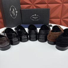 💋💍P家新品 Prad* 普拉-达 新款Saffiano系列男士乐福鞋皮鞋 以开边珠雾面皮、小牛皮、反毛皮为鞋面 💋💍P家新品 Prad* 普拉-达 新款Saffiano系列男士乐福鞋皮鞋 以开边珠雾面皮、小牛皮、反毛皮为鞋面